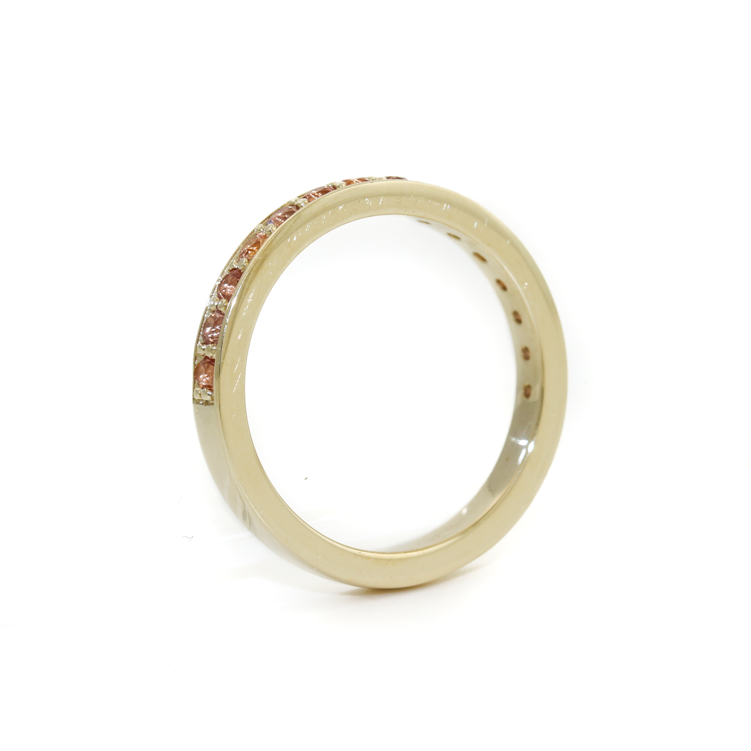 Introducing our stunning 14k Gold x Pave Gradient Padparadscha Sapphire Band in lustrous 14k gold with a dazzling pave setting.