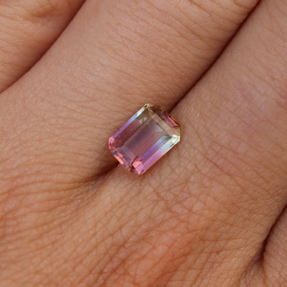 
                      
                        1.37ct Bi Colour Tourmaline - Kingdom Jewelry
                      
                    