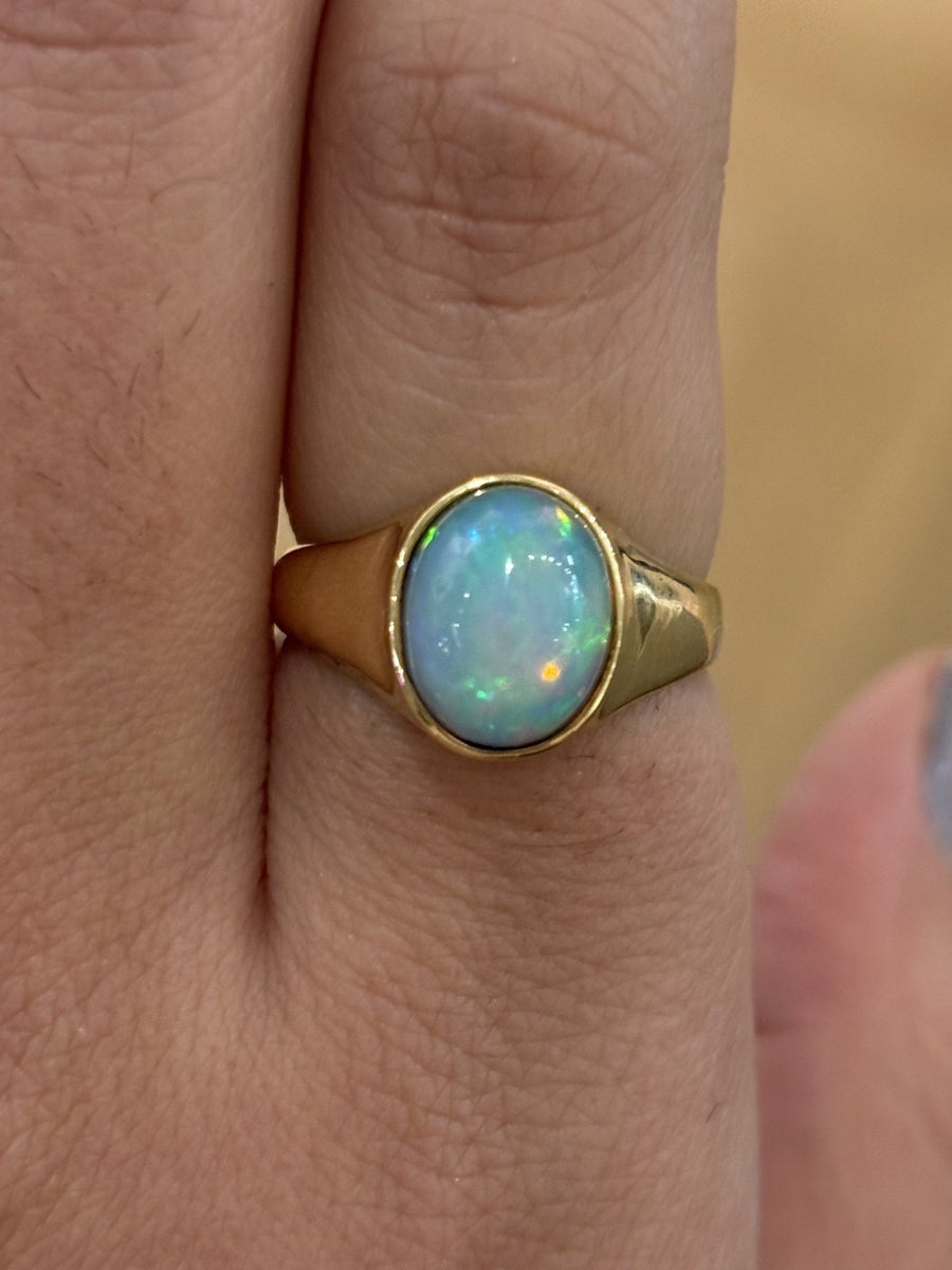 14k / 18k Yellow Gold Small Oval Welo Opal Ring - Kingdom Jewelry