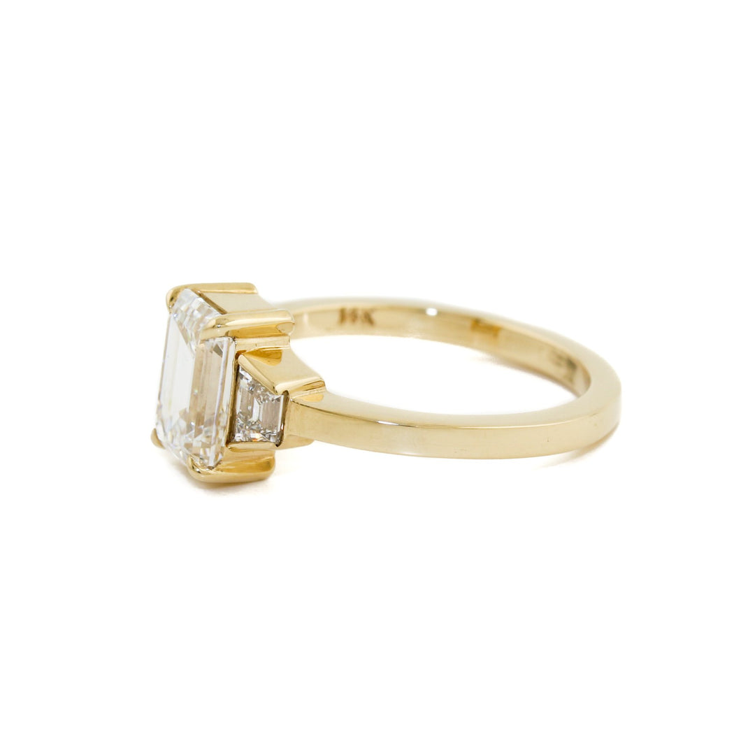 14K Gold x Emerald+Trapezoid - Cut Diamond Ring - Kingdom Jewelry