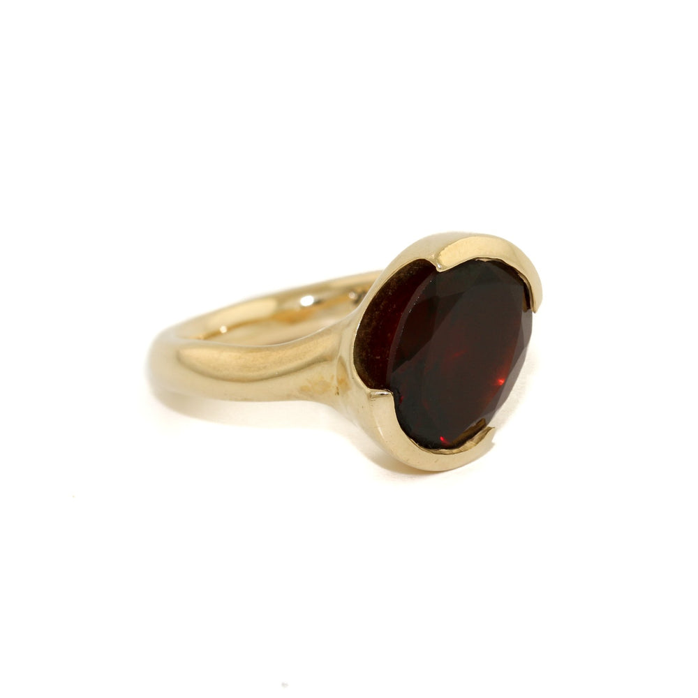 
                  
                    14k Gold x Garnet Offset Bezel Signet - Kingdom Jewelry
                  
                