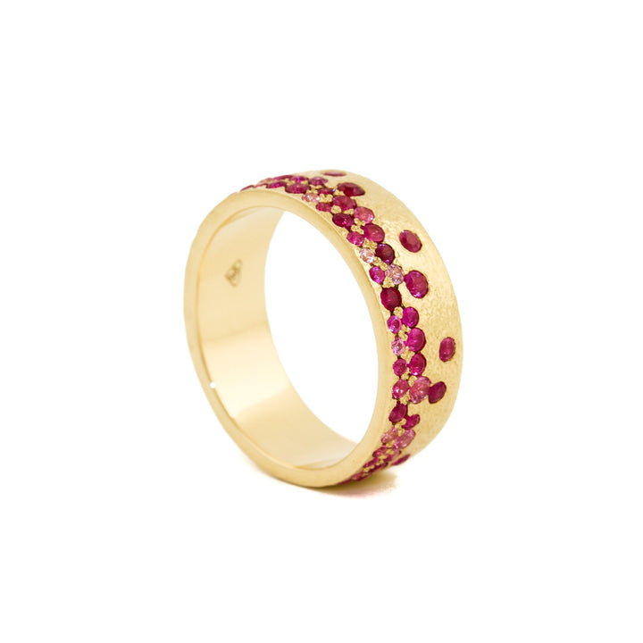 14k x 7mm Magenta Sapphire Kaleidoscope Confetti Band - Kingdom Jewelry