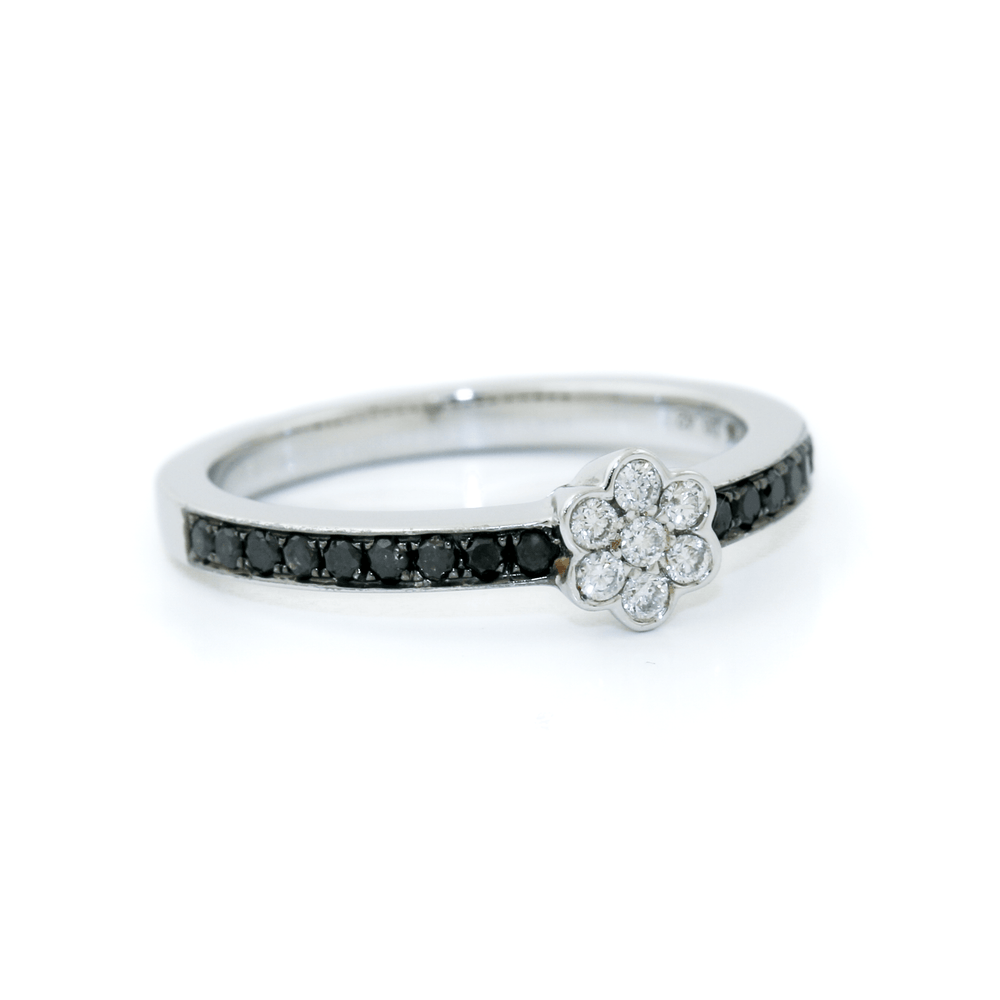 
                  
                    18k White Gold x 0.29ct Black & 0.13ct White Diamond Half - Eternity Clover Band - Kingdom Jewelry
                  
                