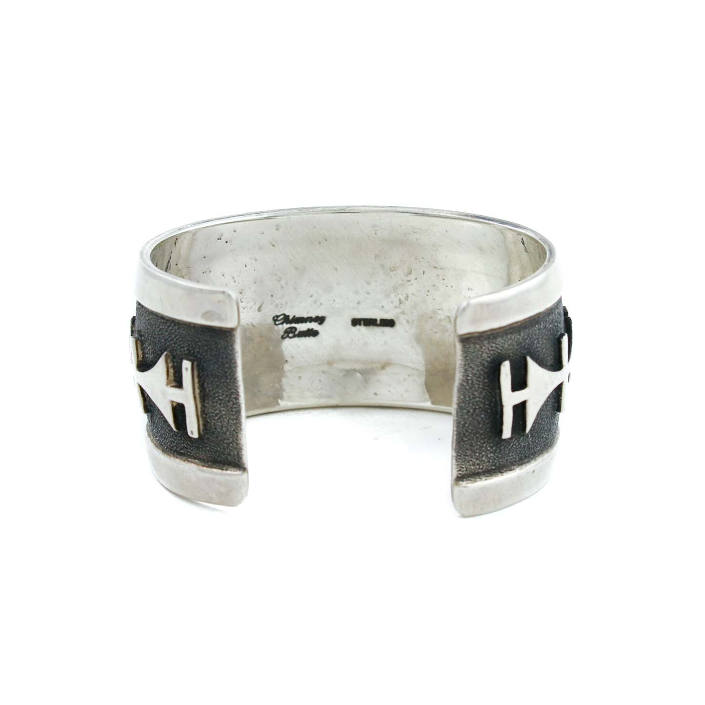 Experience the rich cultural heritage and exquisite craftsmanship of the Hopi people with our Vintage Silver Hopi Overlay Bangle Bracelet. Each bangle is a masterpiece, a testament to the artistry and traditions that have been passed down through generations.