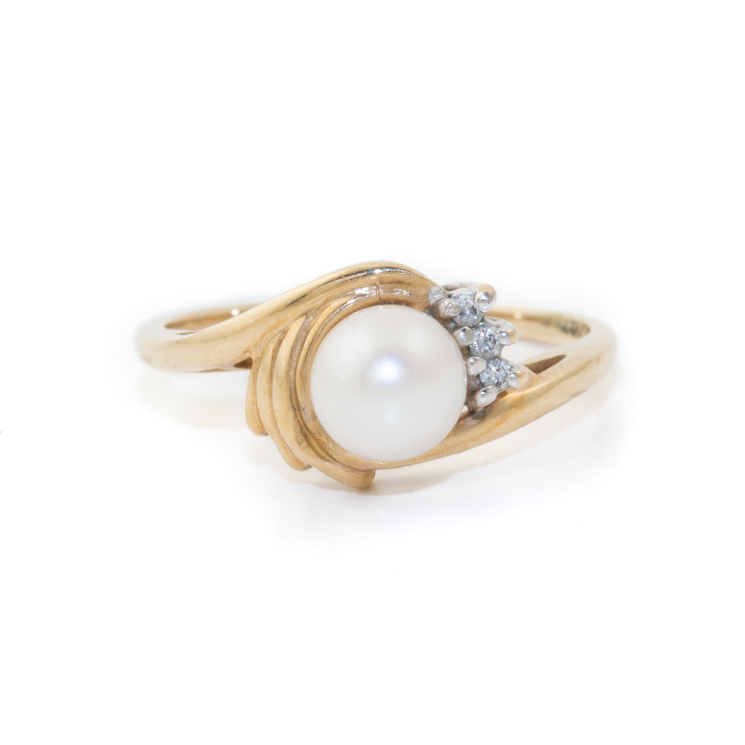 10k Gold x Classic 1960's White Pearl & Pavé Diamond Cocktail Ring