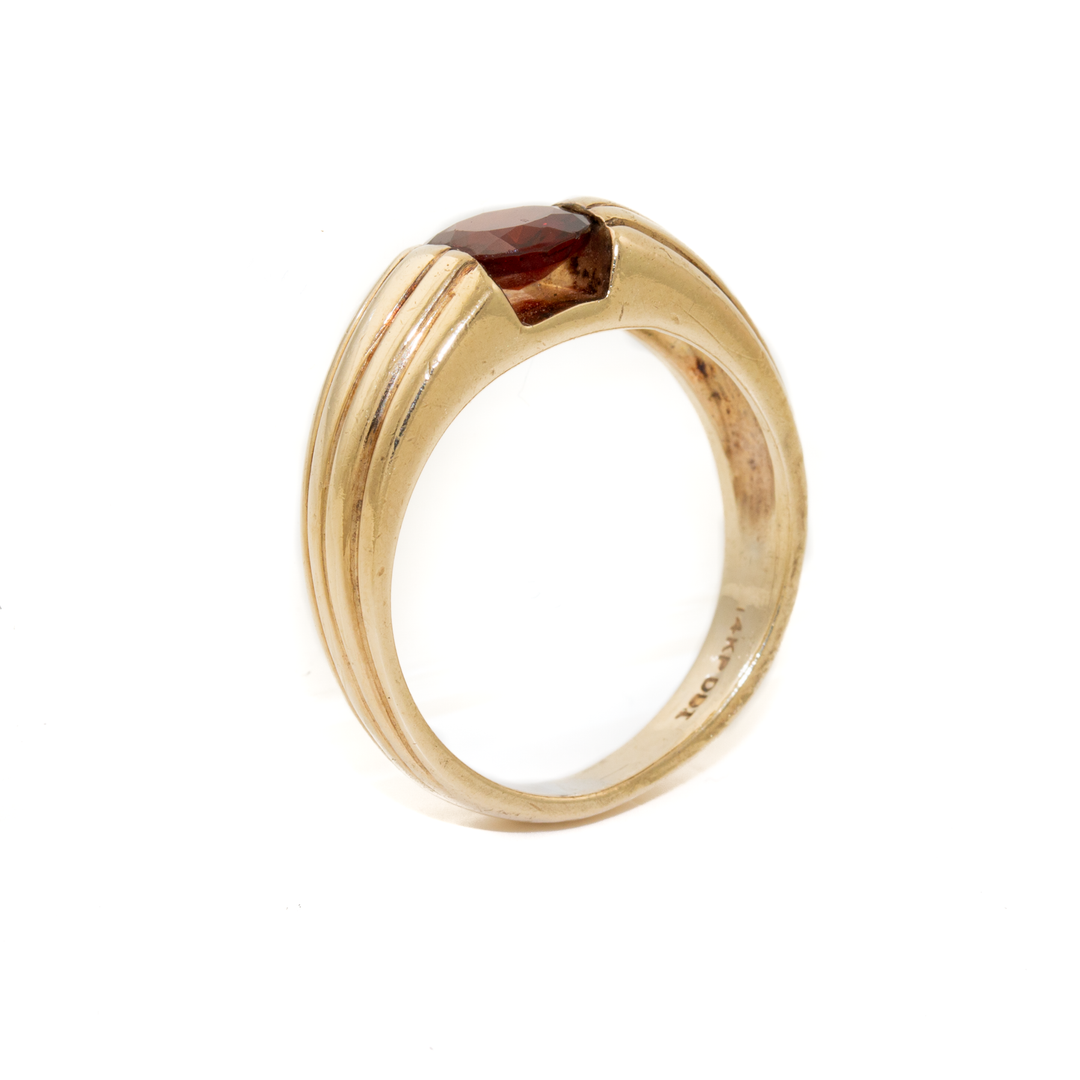 14k Gold x Art-Deco Shell-Shank Red Garnet Solitaire