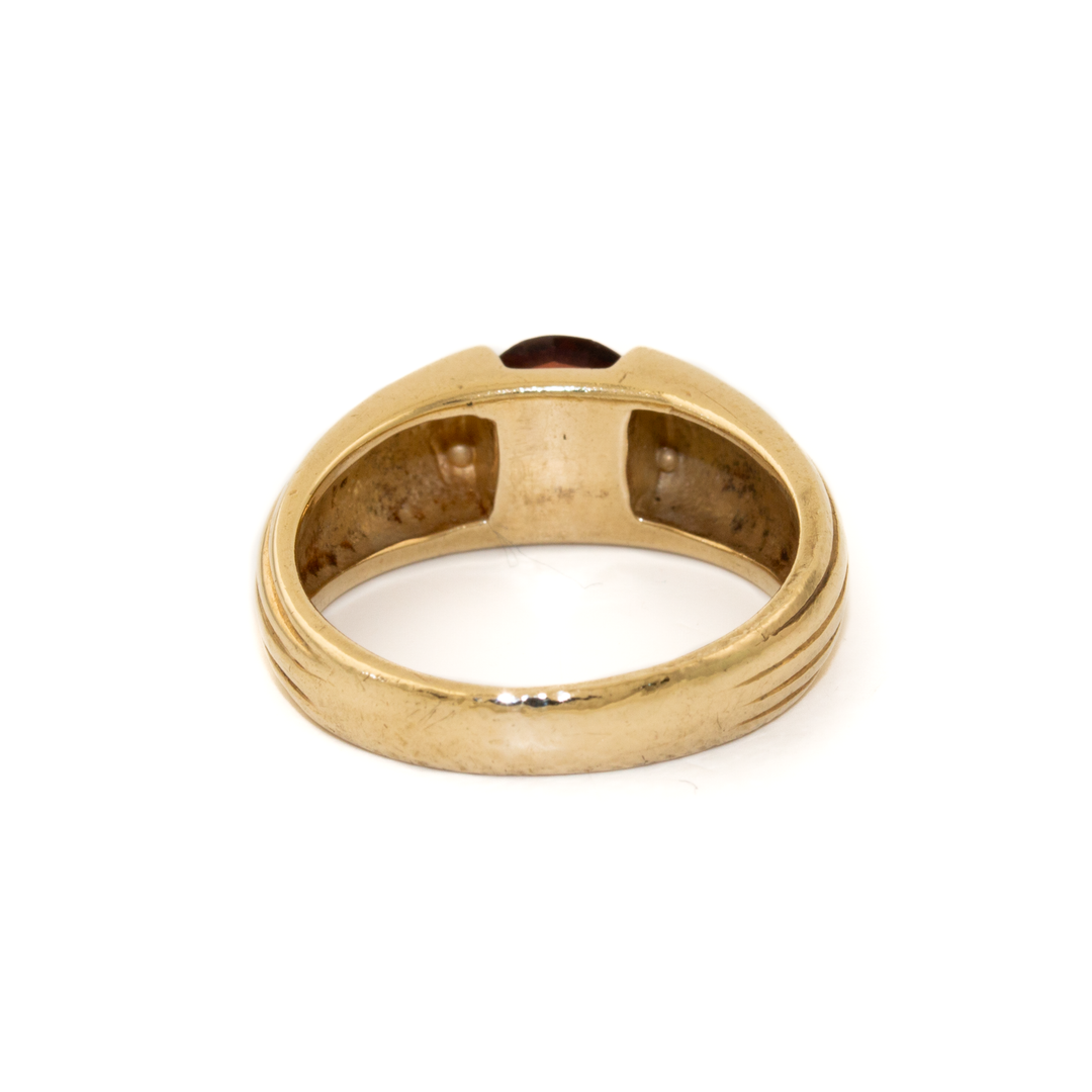 14k Gold x Art-Deco Shell-Shank Red Garnet Solitaire
