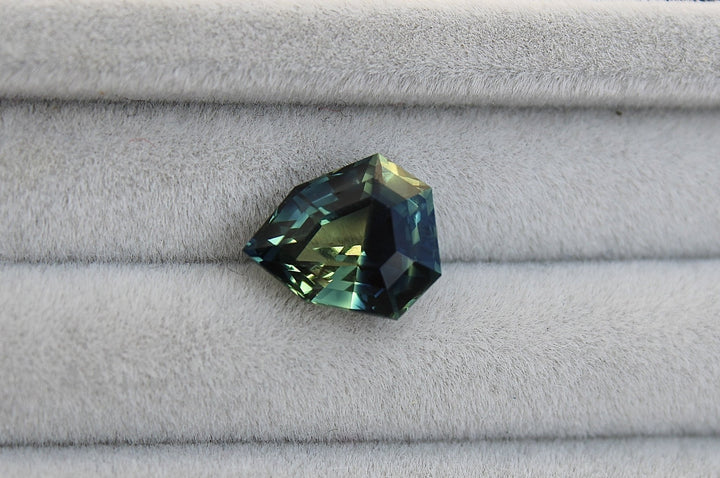 3.23ct Fantasy Cut Parti Sapphire - Kingdom Jewelry