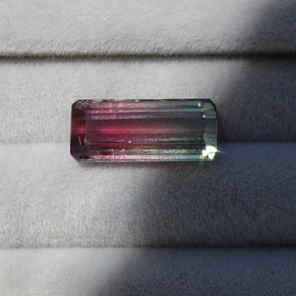 
                      
                        3.34ct Brazilian Elongated Bi Colour Tourmaline - Kingdom Jewelry
                      
                    