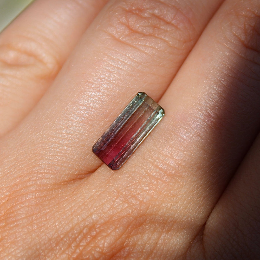 
                      
                        3.34ct Brazilian Elongated Bi Colour Tourmaline - Kingdom Jewelry
                      
                    