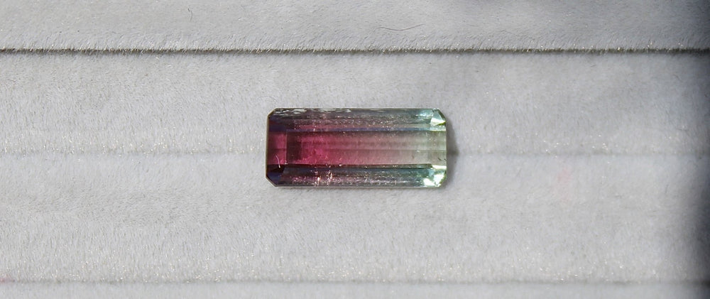 
                      
                        3.34ct Brazilian Elongated Bi Colour Tourmaline - Kingdom Jewelry
                      
                    