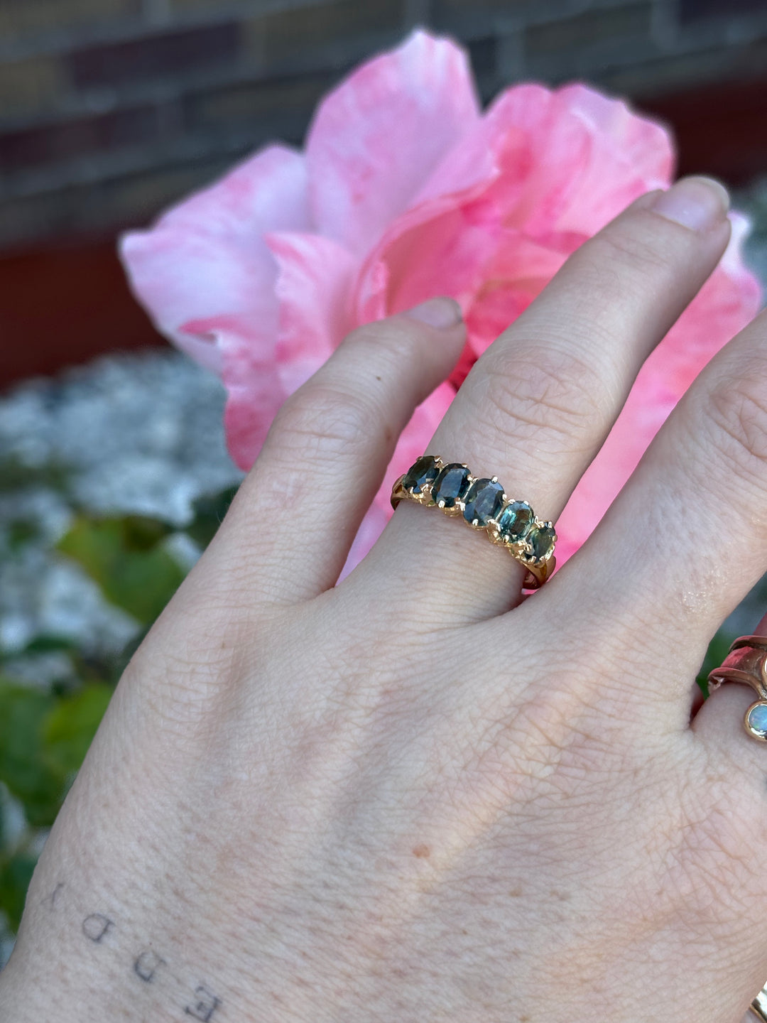 22K Yellow Gold Vintage Teal Sapphire 5 Stone Ring