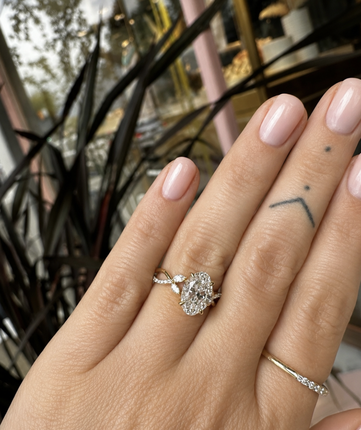 Oval Diamond Ring with detailed Side Shank
