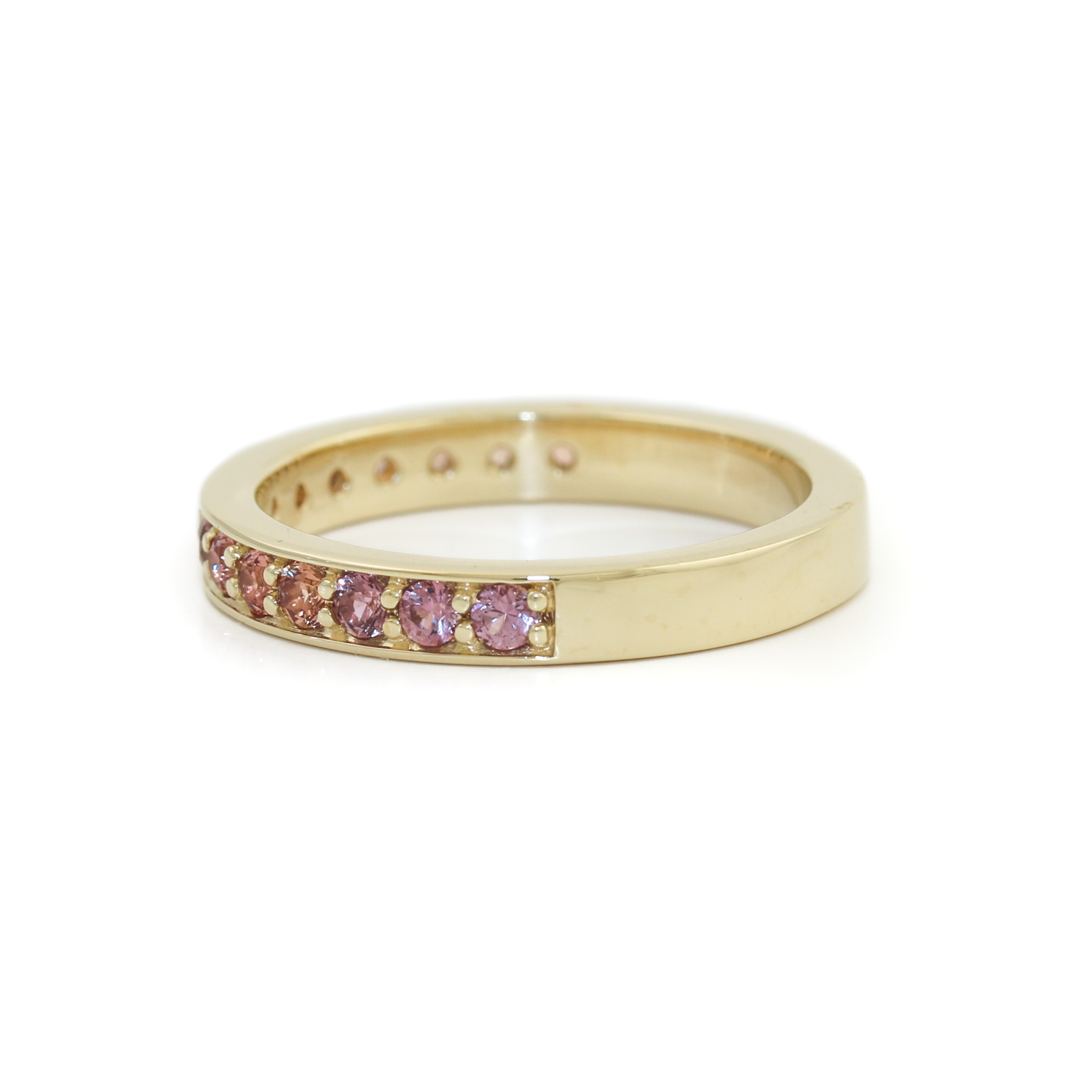 Introducing our stunning 14k Gold x Pave Gradient Padparadscha Sapphire Band in lustrous 14k gold with a dazzling pave setting. 