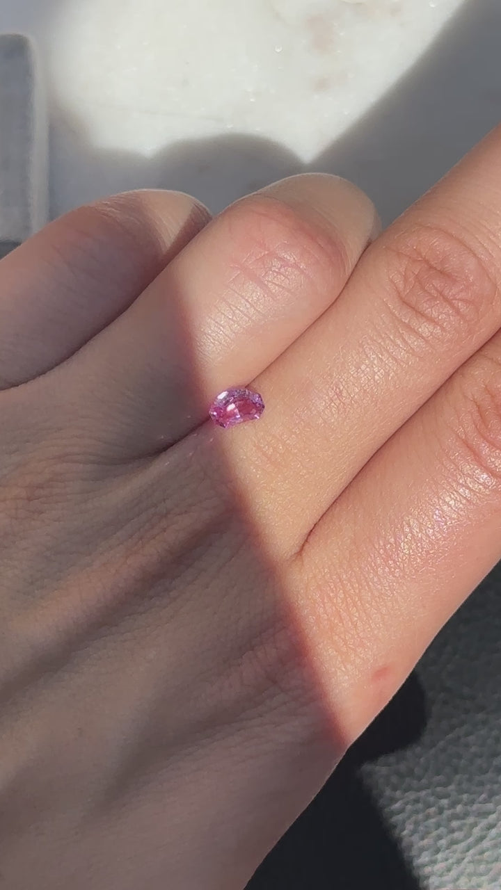 Discover the allure of this utterly exquisite 1.14ct geometric sapphire, perfect for becoming the centrepiece of your dream jewelry. Its mesmerizing facets capture lovely lavender tones, making it an exceptional and unique gemstone.