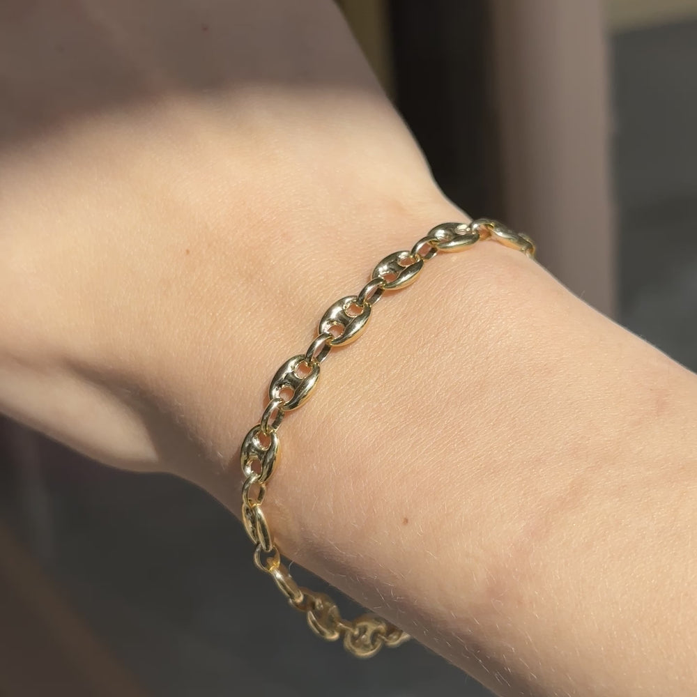 
                      
                        Load and play video in Gallery viewer, Meet our 14k Gucci Puff bracelet, a classic style known for its equestrian-inspired and timeless design. The Gucci Puff bracelet is the perfect addition to your wrist stack or as a stand-alone piece.
                      
                    