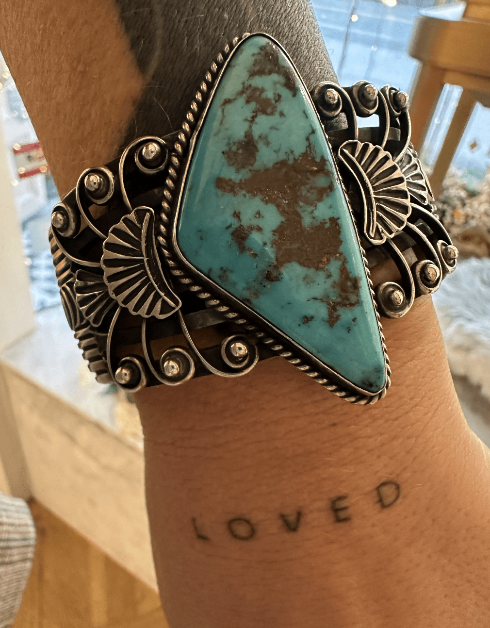 Vintage Navajo Silver Cuff with artistic detail - Kingdom Jewelry