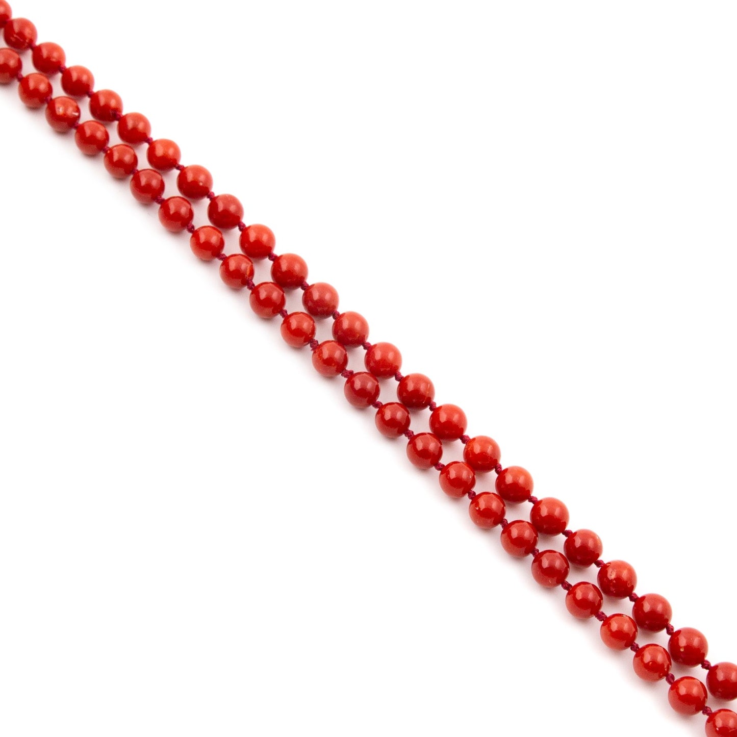 This exquisite antique beaded coral necklace is a timeless piece of jewelry that is sure to become your favourite accessory. Strung by hand, the necklace features a string of vibrant coral beads with a 10-carat gold clasp, creating a stunning combination of classic beauty and modern elegance
