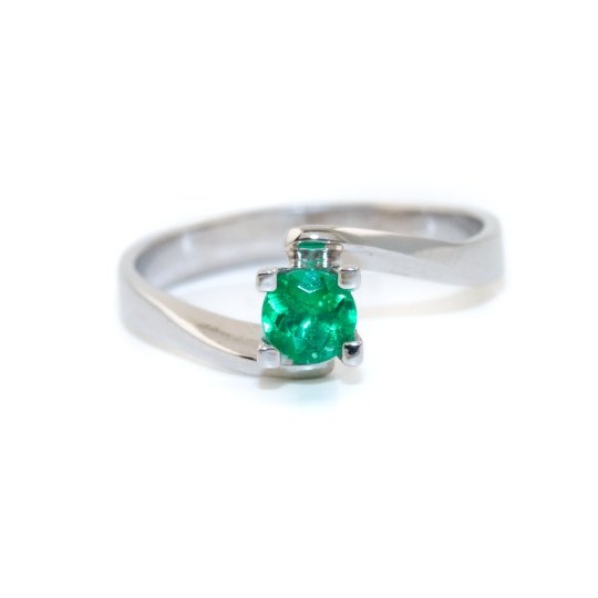 
                      
                        Round-Cut 18 KT White Gold Emerald Ring - Kingdom Jewelry
                      
                    