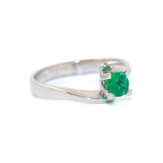 Round-Cut 18 KT White Gold Emerald Ring - Kingdom Jewelry