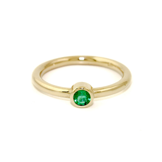 Luxurious cocktail ring in 14 carat white gold with very fine emerald and  brilliant-cut diamonds – Schmuck Schroll
