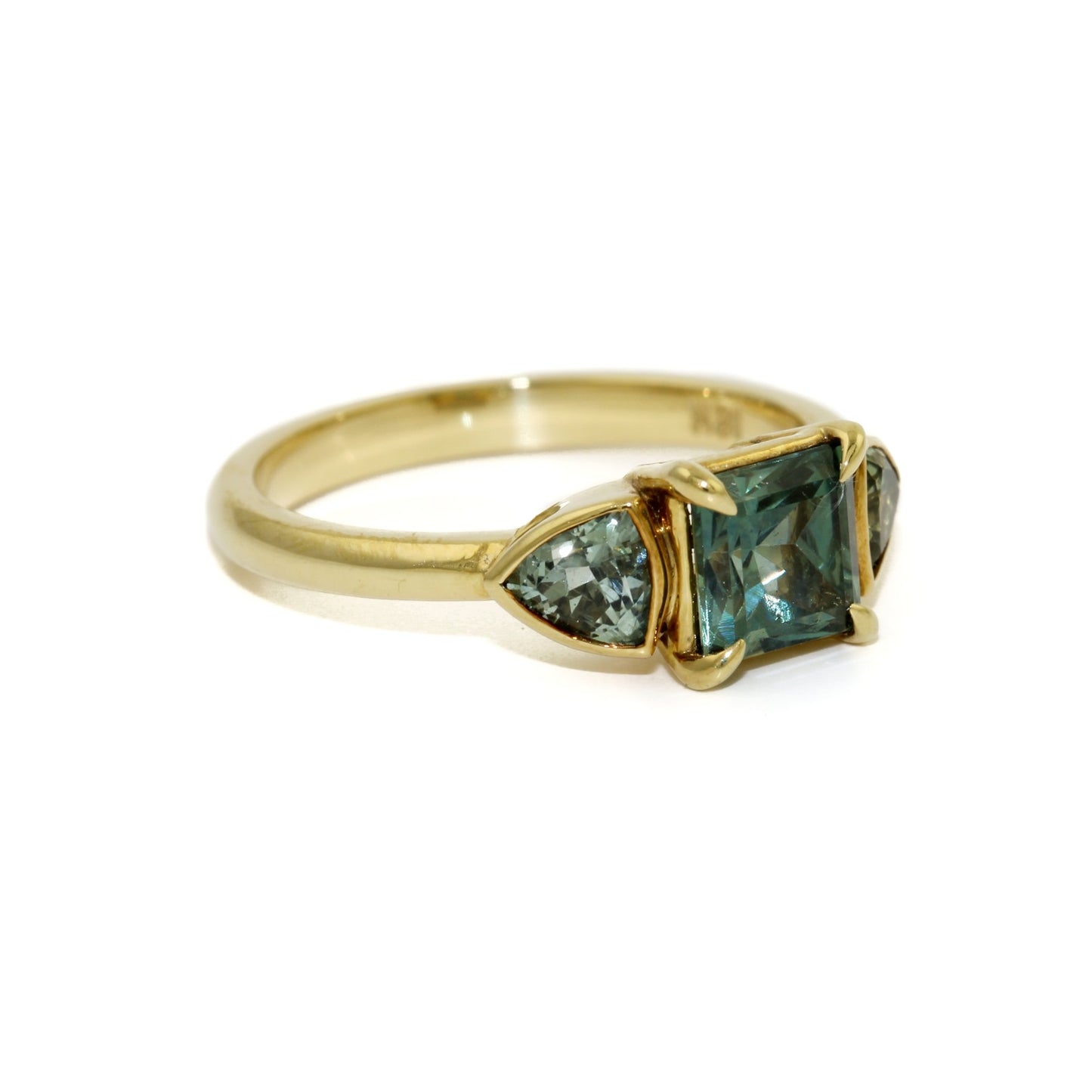 Stunning Madagascar Sapphire Ring - Kingdom Jewelry